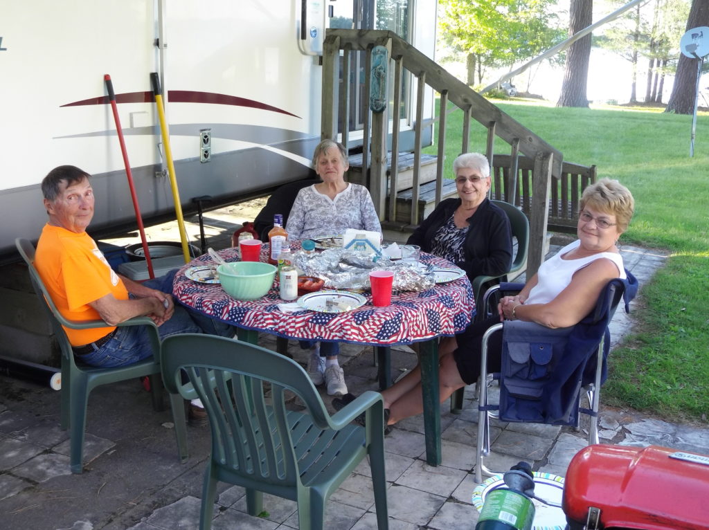 grill out Sand Lake